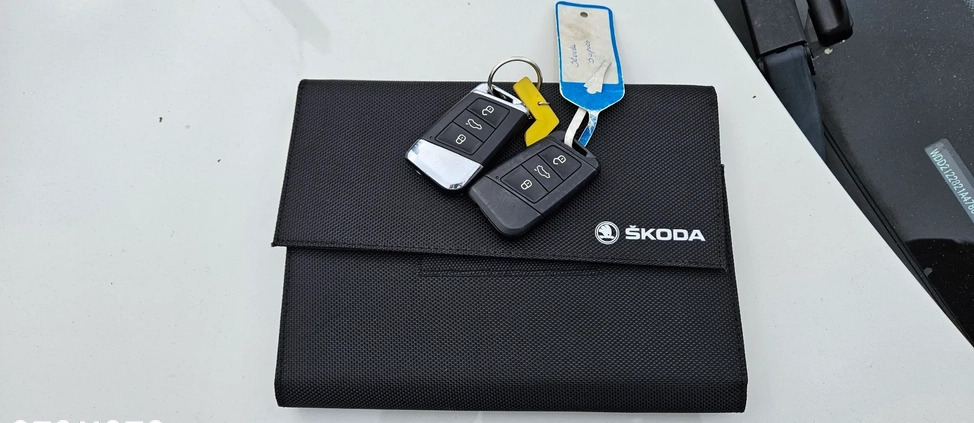 Skoda Superb cena 74904 przebieg: 211353, rok produkcji 2017 z Zawiercie małe 379